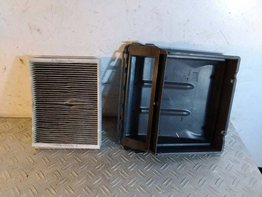Cabin air micro filter cap – Mercedes-Benz C-Class W205 (2014-2021)