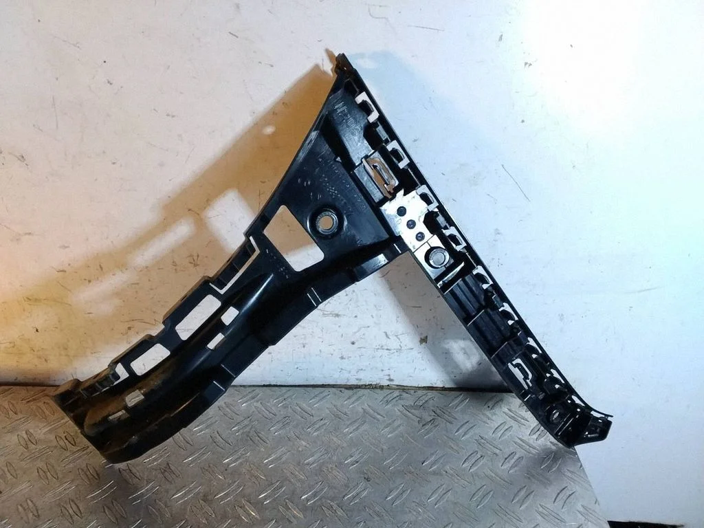 Rear bumper mounting bracket – Mercedes-Benz C-Class W205 (2014-2021)