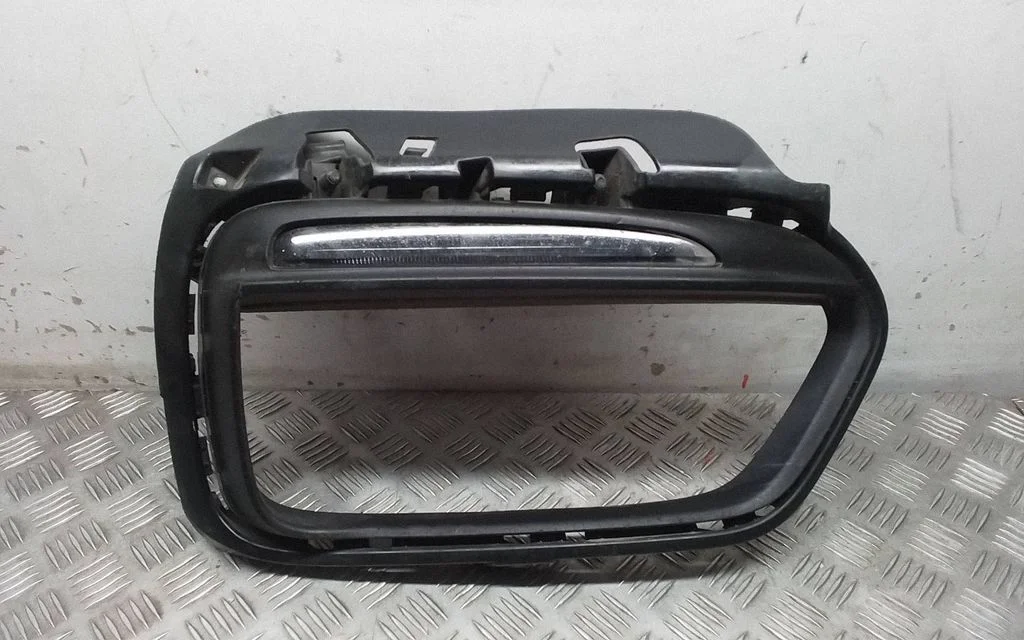 Esistange alumine võre (kolmeosaline) 98150556480 – Porsche Cayman 981 (2012-2016)