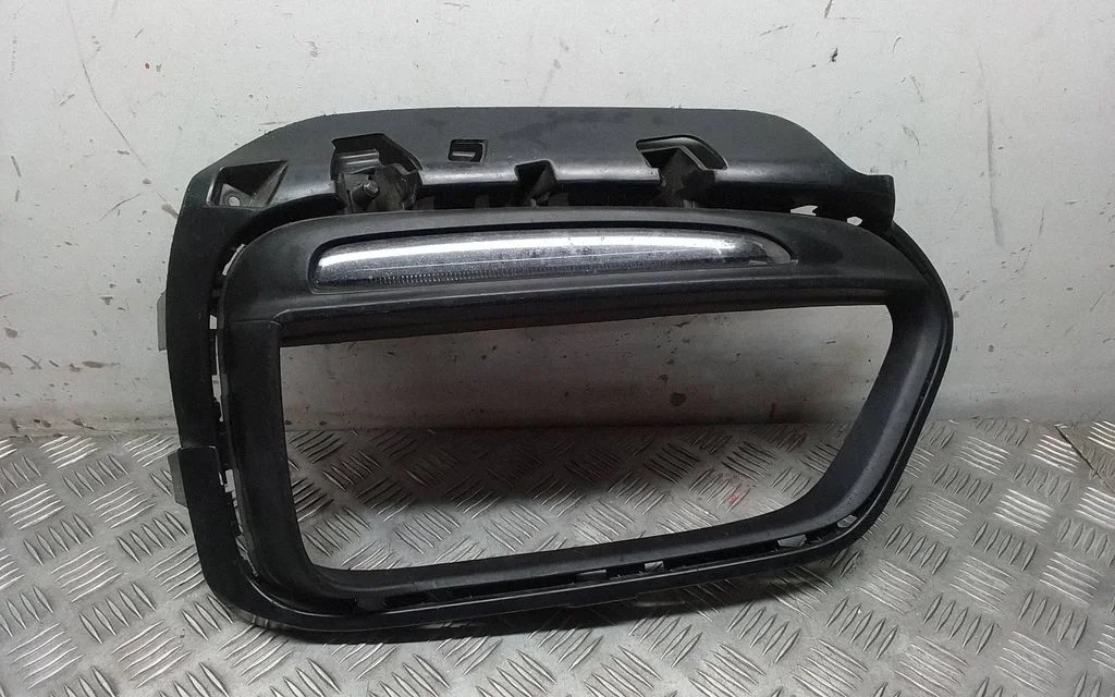 Esistange alumine võre (kolmeosaline) 98150556480 – Porsche Cayman 981 (2012-2016)