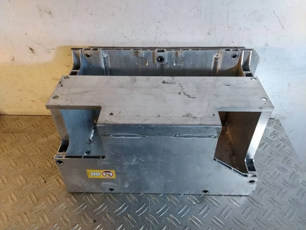 Aku kast – Mercedes-Benz C-klass W205 (2014-2021)