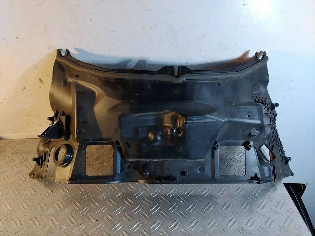 Other engine bay part – Mercedes-Benz C-Class W205 (2014-2021)