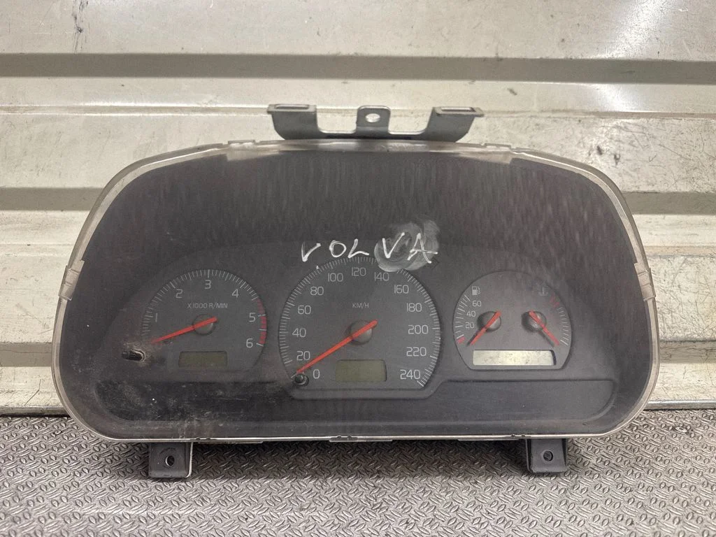Speedometer (instrument cluster) – Volvo S40, V40 (1995-2004)