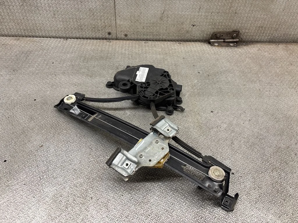 Rear door window regulator with motor – Seat Ibiza IV (6J,6P) (2008-2017)