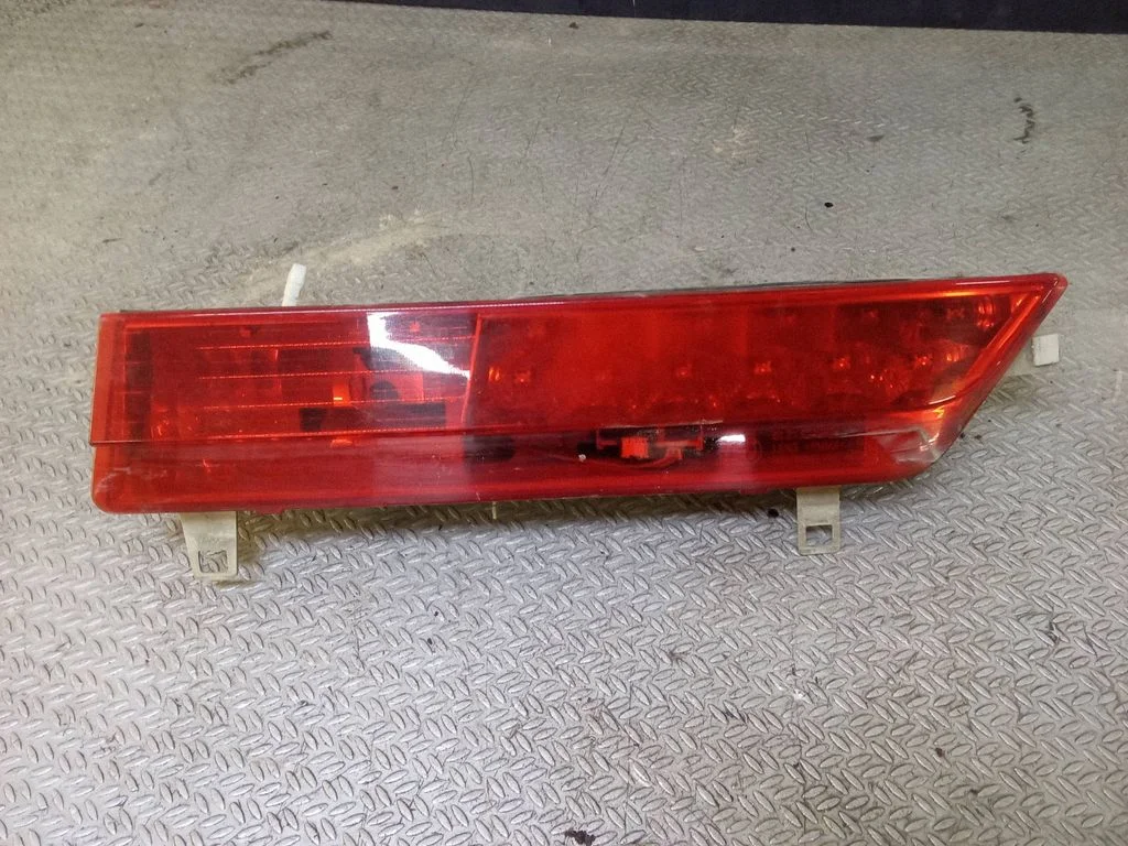 Lampa tylna w klapie – BMW Seria 7 E65 E66 (2001-2008)
