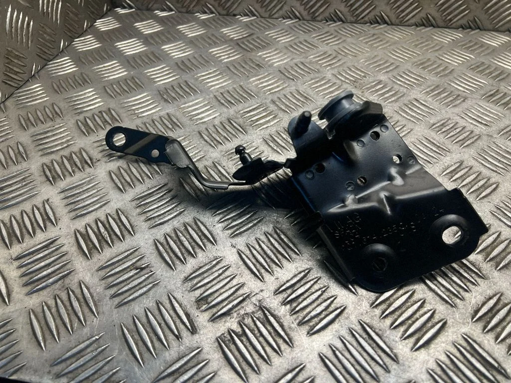 Wspornik pompy ABS – Seat Arona (2017-)