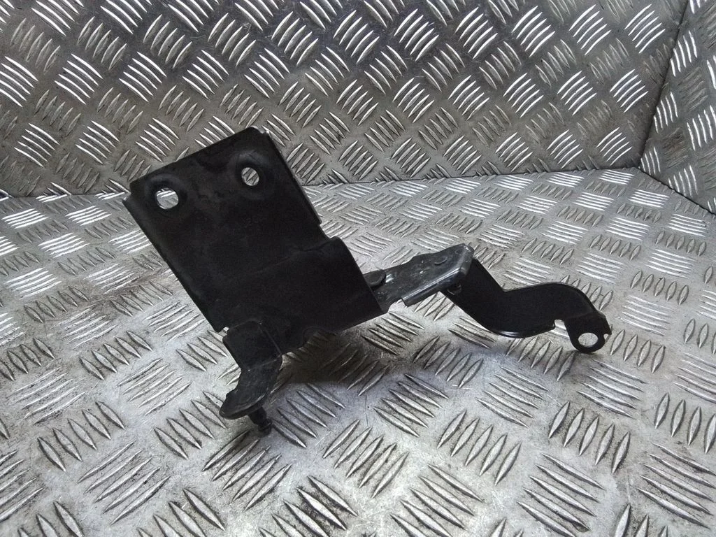 Wspornik pompy ABS – Audi RS3 (2015-2019)