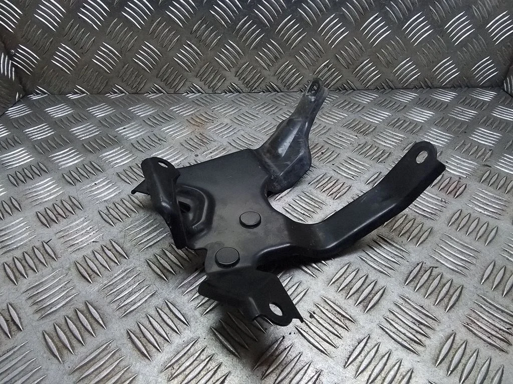 Wspornik pompy ABS – Lexus RX 450H (2016-)