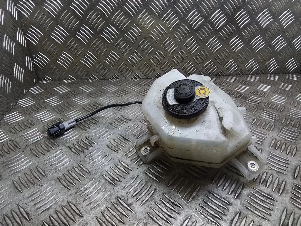 Pidurivedeliku paisupaak – Toyota Prius+ (ZVW40) (2011-2018)
