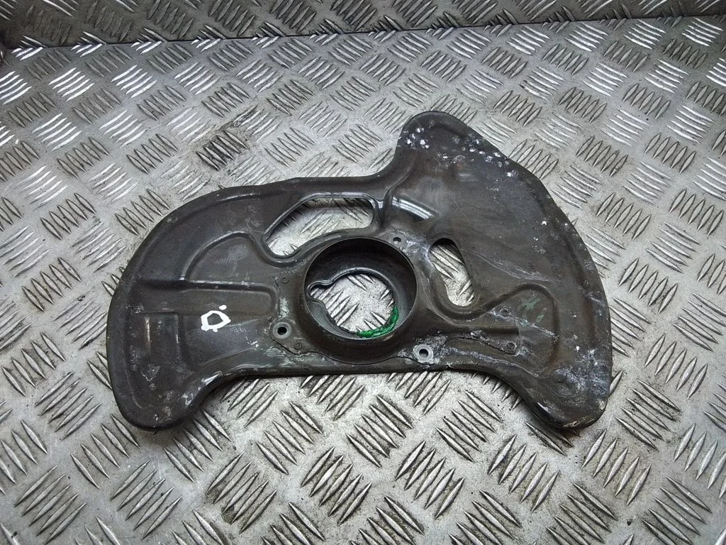 Front brake disc dust cover plate – Mercedes-Benz C-Class AMG W204 (2007-2014)