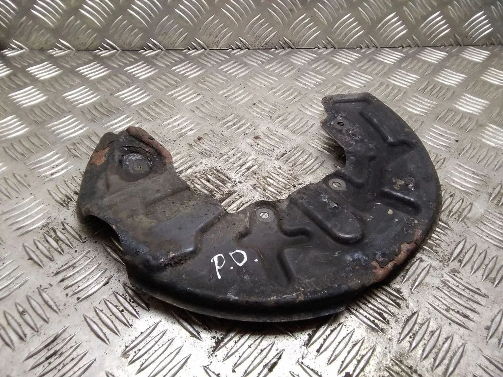 Osłona tarczy hamulcowej przednia – Audi A4 S4 B6 8E 8H (2001-2005)