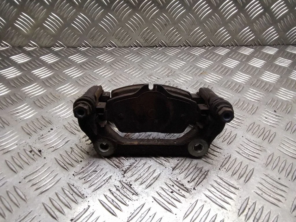 Piduriklotside hoidik/kandur (esimene) – Mini One - Cooper Coupe R56 (2005-2014)