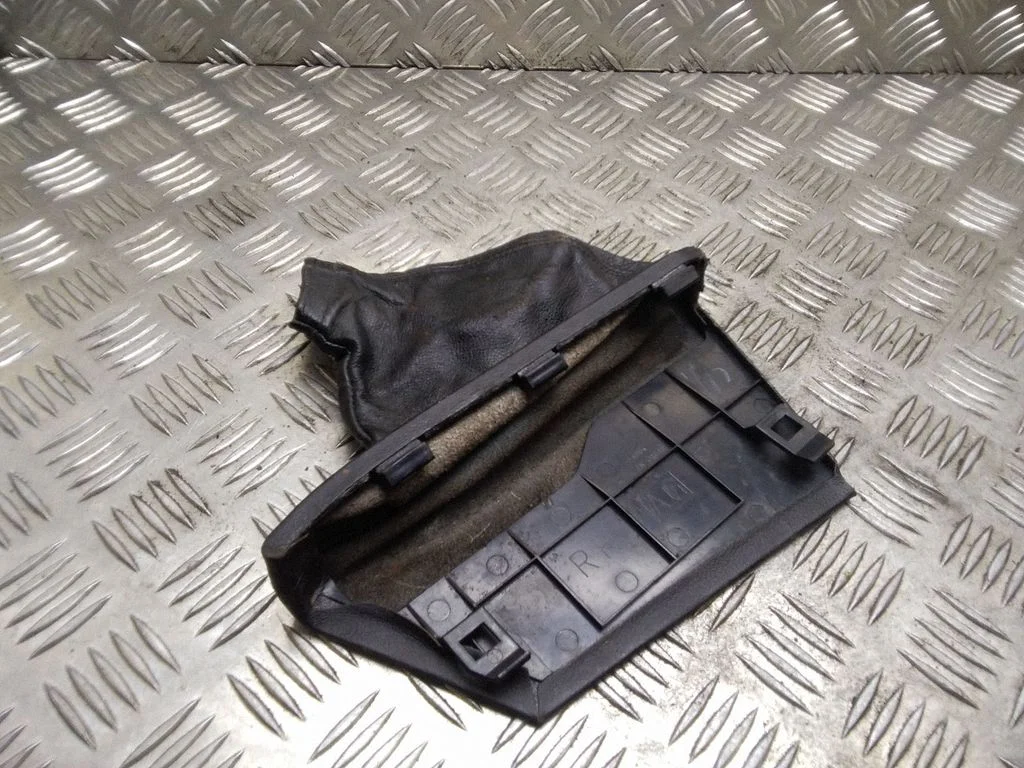 Handbrake lever cover (leather/fabric) – Subaru Legacy (2004-2006)