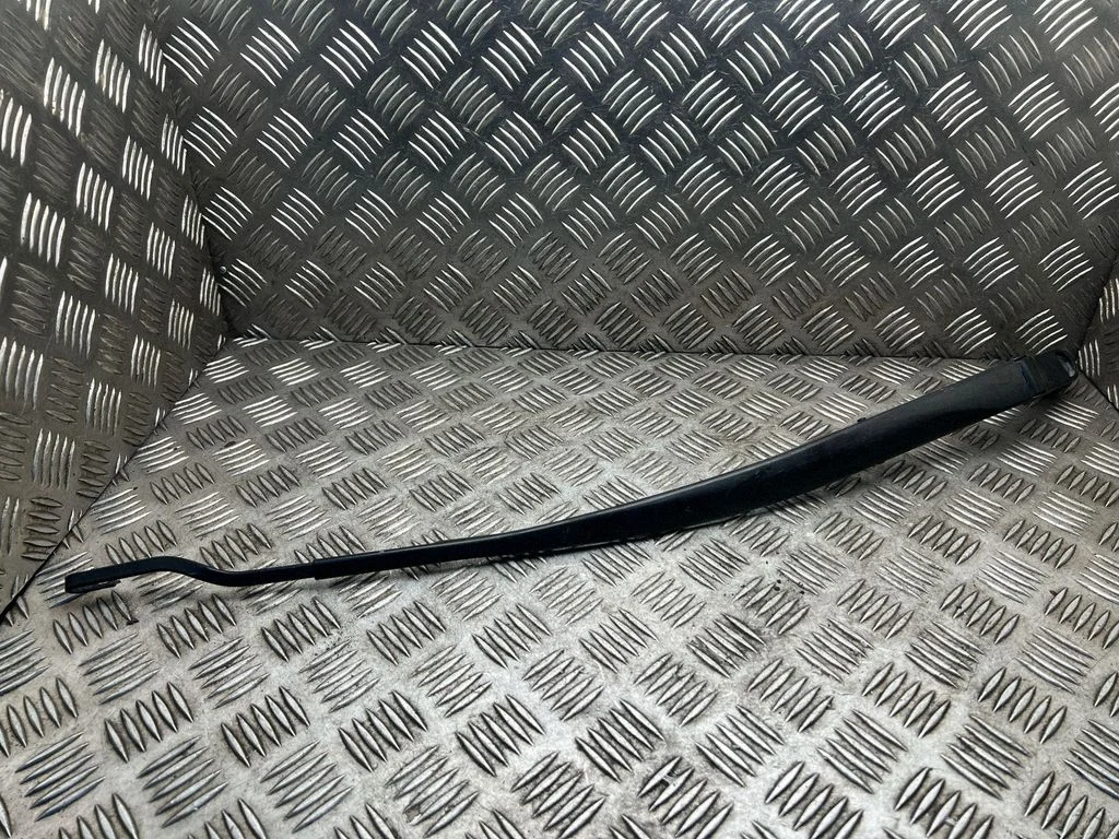 Front wiper blade arm Y8513