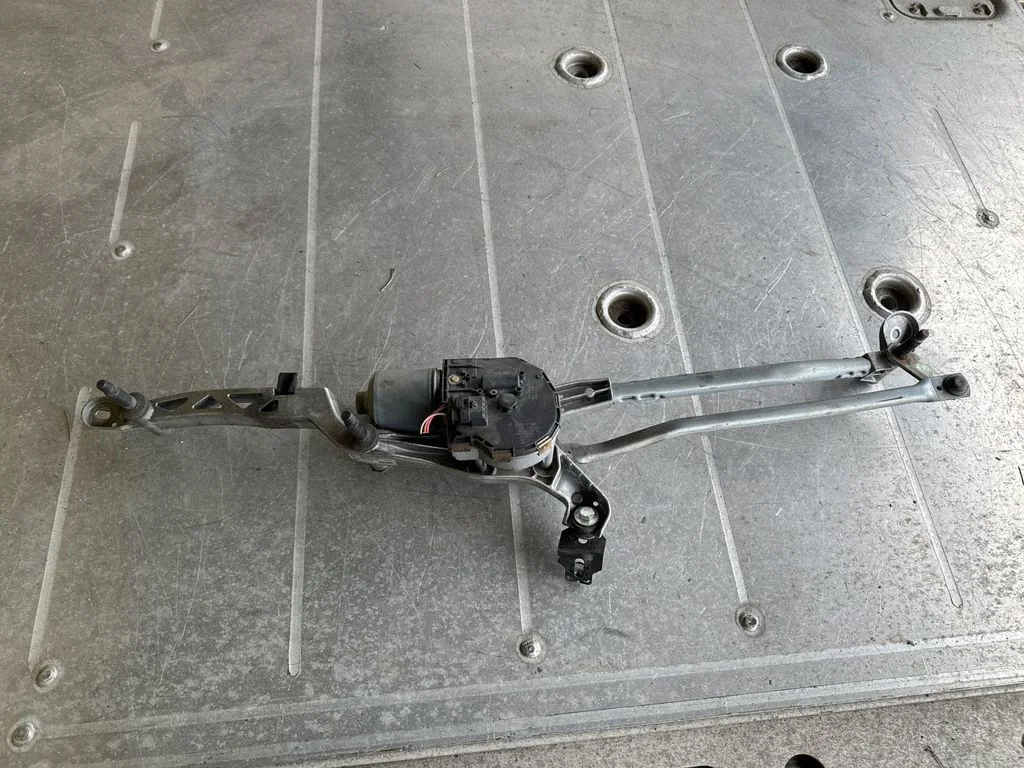 Front wiper linkage and motor – Mercedes-Benz CLK-Class C207 A207 (2010-2017)