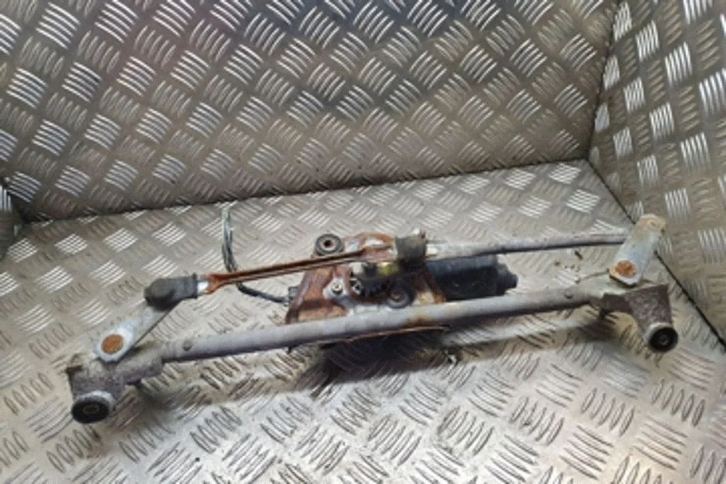 Front wiper linkage and motor – Toyota Yaris Verso (1999-2005)