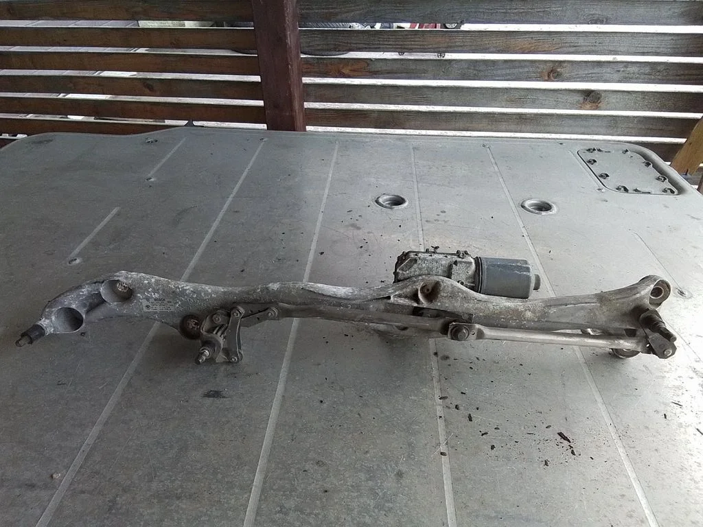 Front wiper linkage – BMW 7 Series E65 E66 (2001-2008)