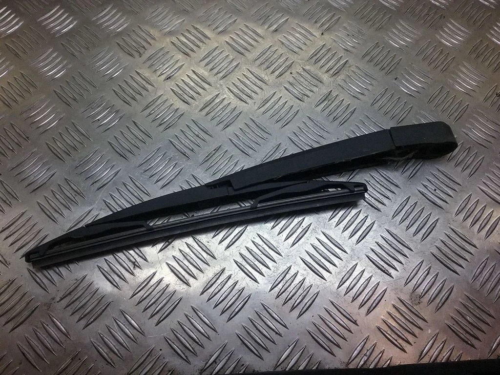 Pióro wycieraczki tylnej – Opel Astra H (2004-2012)
