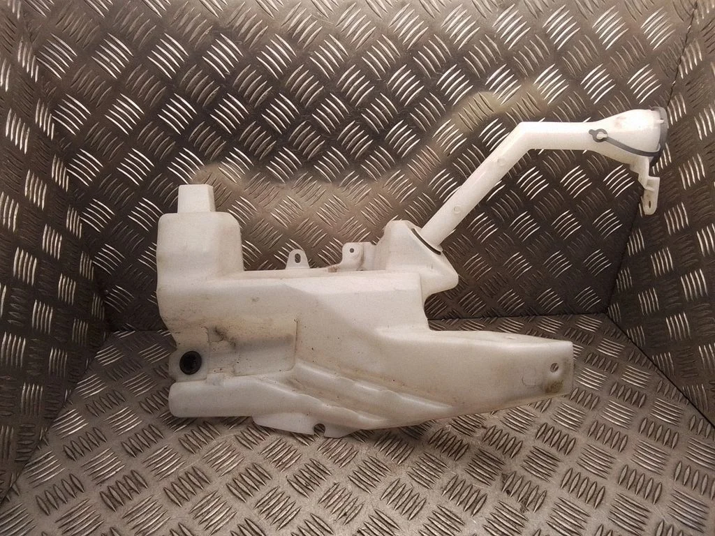 Logu mazgāšanas šķidruma tvertne – Nissan Qashqai (2014-2016)