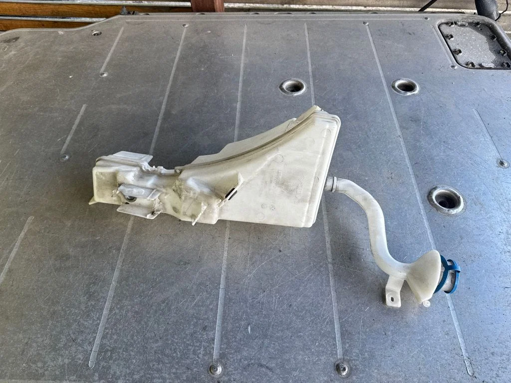 Windshield washer fluid reservoir/tank – Volvo XC90 (2014-)
