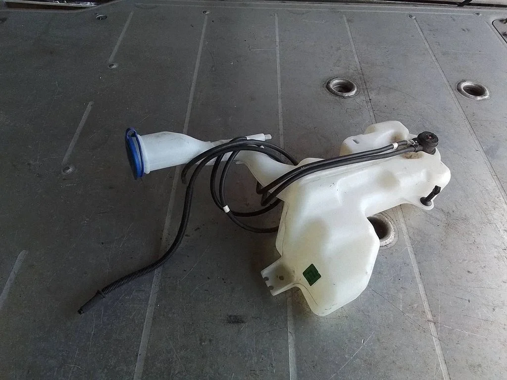 Logu mazgāšanas šķidruma tvertne – Ford Fiesta (2017-)