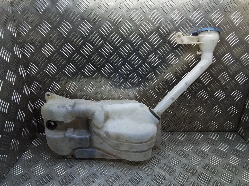 Logu mazgāšanas šķidruma tvertne – Nissan Qashqai+2 (2010-2014)
