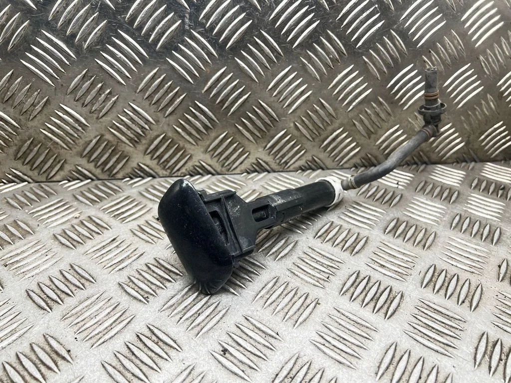 Lukturu apskalošanas sprausla(-s) 8520747010