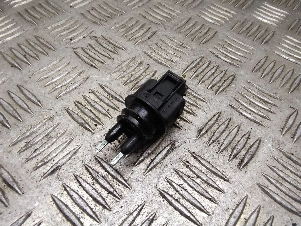 Klaasipesuvedeliku taseme andur – Audi A4 S4 B7 8E 8H (2005-2008)