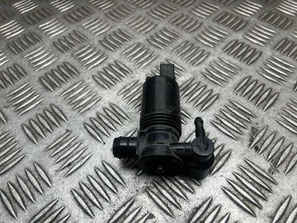 Windscreen/windshield washer pump – Volvo XC90 (2014-)