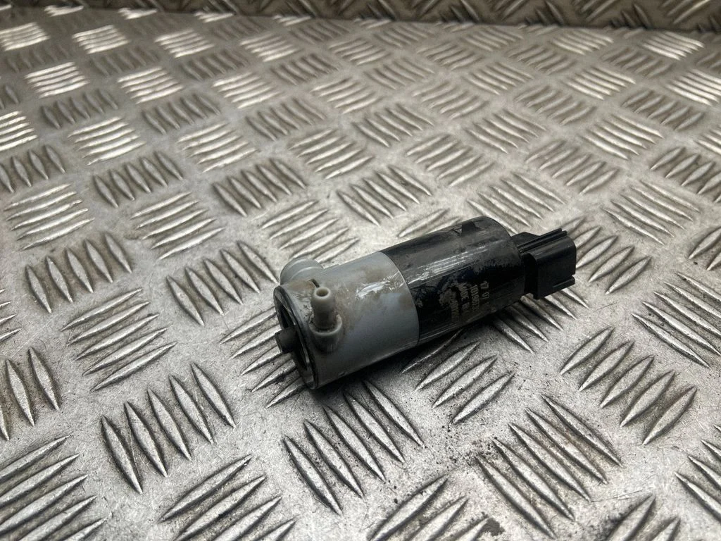 Windscreen/windshield washer pump – Volvo XC90 (2014-)