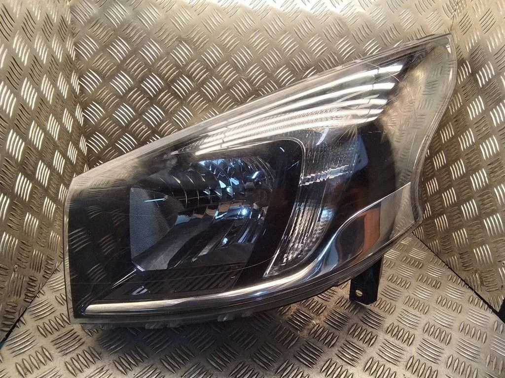 Headlight/headlamp – Opel Vivaro (2014-2018)
