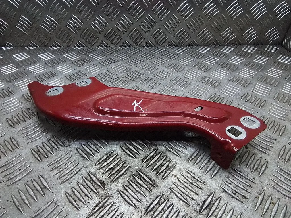 Esitule kinnitusklamber – Citroen Berlingo (2008-2018)