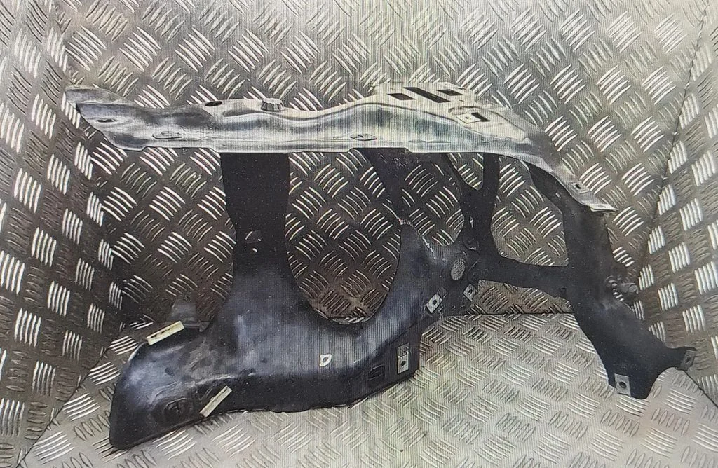 Esitule kinnitusklamber – BMW 7-seeria E65 E66 (2001-2008)