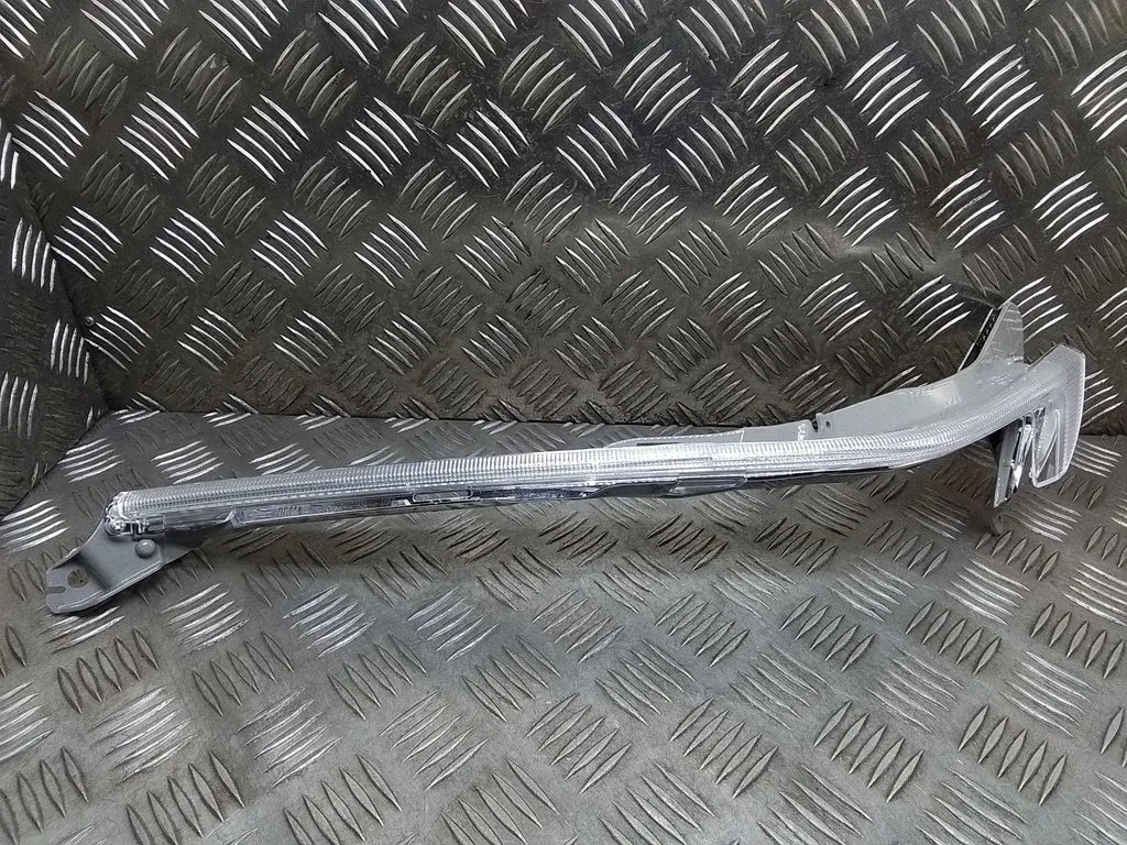 Headlight part – Toyota Prius+ (ZVW40) (2011-2018)