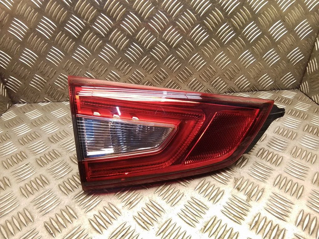 Lampa tylna w klapie – Nissan Qashqai (2014-2016)