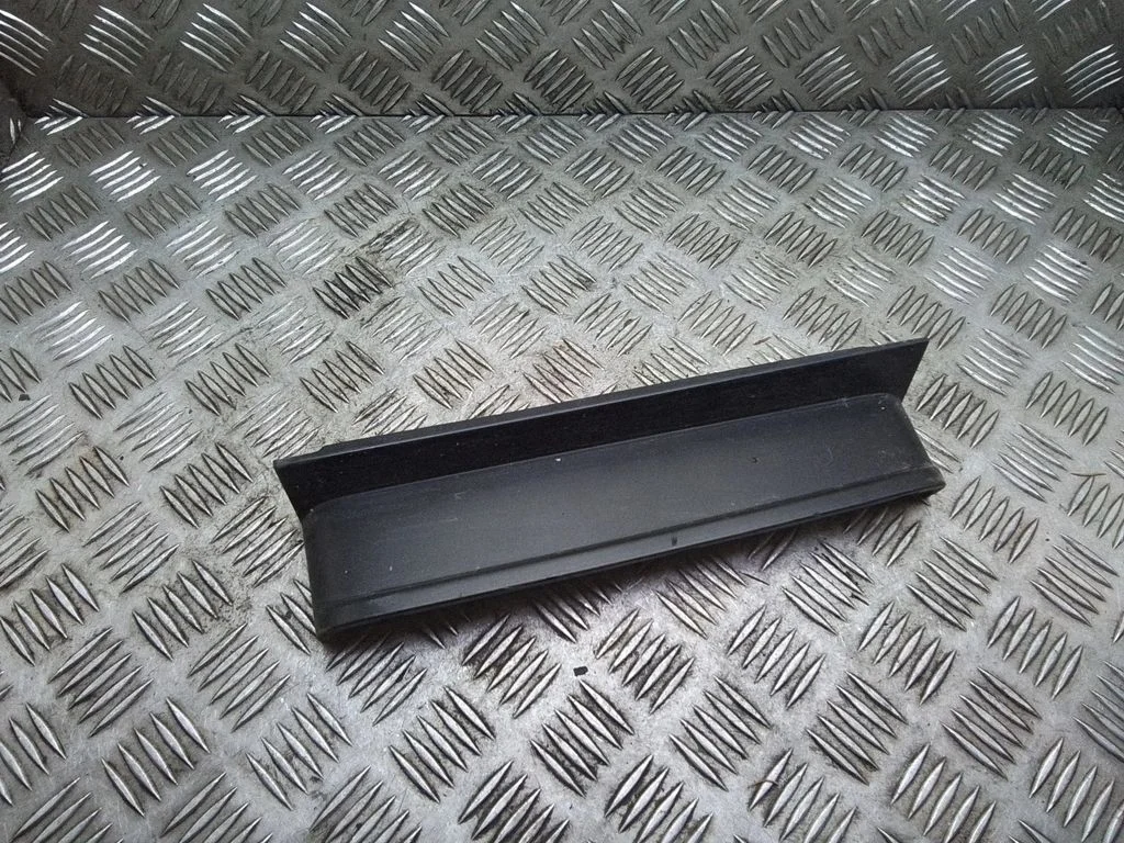Rear/tail light trim molding – Volkswagen Caddy (2011-2016)