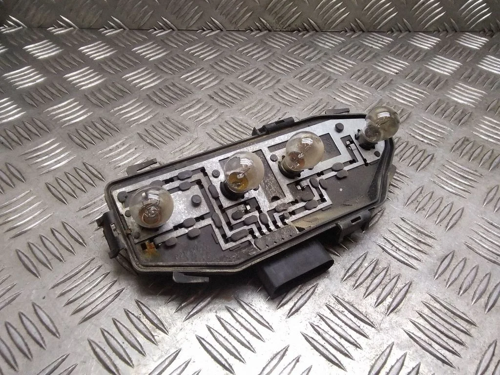 Część lampy tylnej – Volkswagen Transporter - Caravelle T5 (2003-2015)