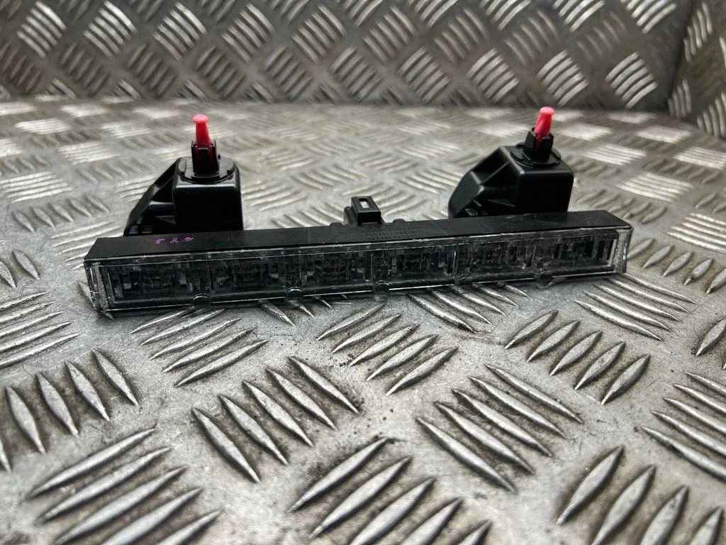 Papildu stopgaismas lukturis – Toyota Auris E180 (2012-2018)
