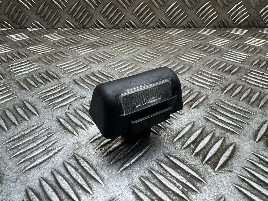 Numura zīmes apgaismojums – Ford Transit - Tourneo Connect (2009-2013)