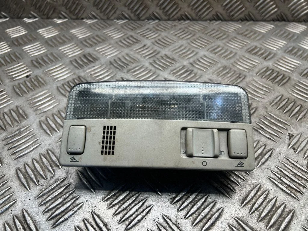 Priekšējo sēdvietu apgaismojuma lukturis – Volkswagen Transporter - Caravelle T5 (2003-2015)