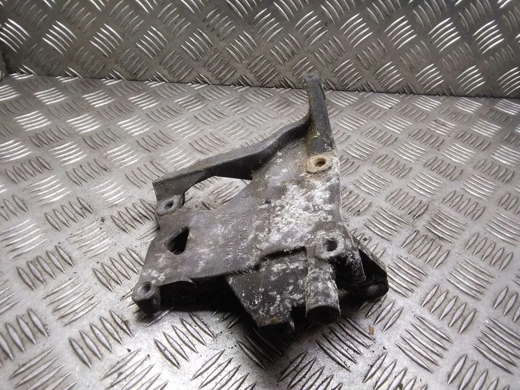 A/C compressor mount bracket – Subaru Legacy (1999-2003)