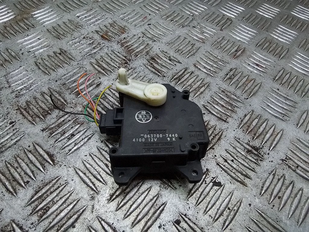 A/C air flow flap actuator/motor – Toyota Prius (XW20) (2003-2009)