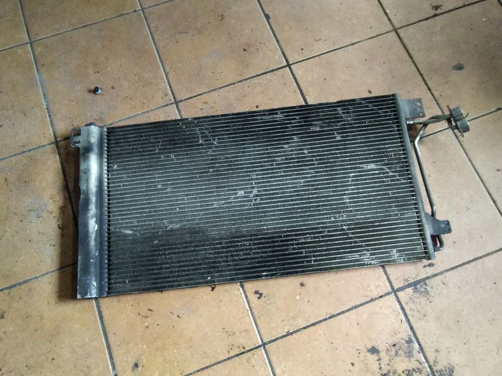 Kliimaseadme jahutusradiaator (kondensaator) – Volkswagen Transporter - Caravelle T5 (2003-2015)