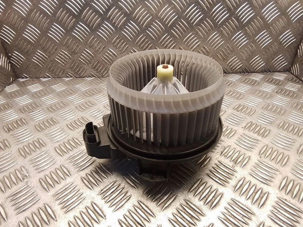 Krāsniņas ventilators/pūtējs AV2727008085