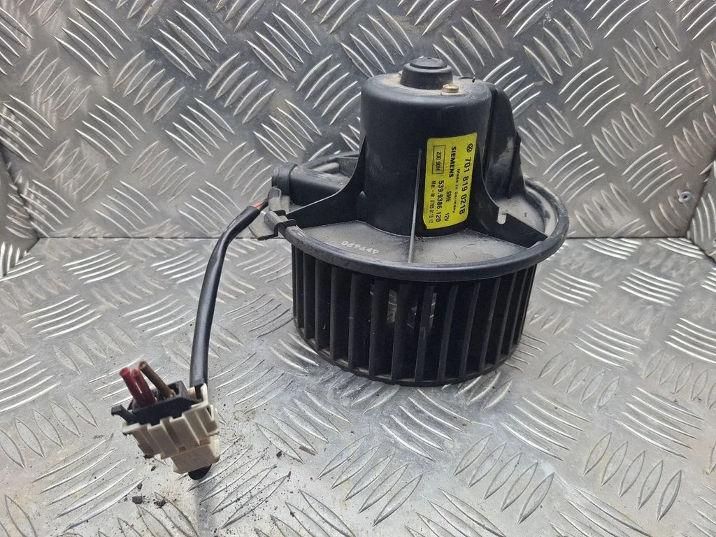 Krāsniņas ventilators/pūtējs 701819021B