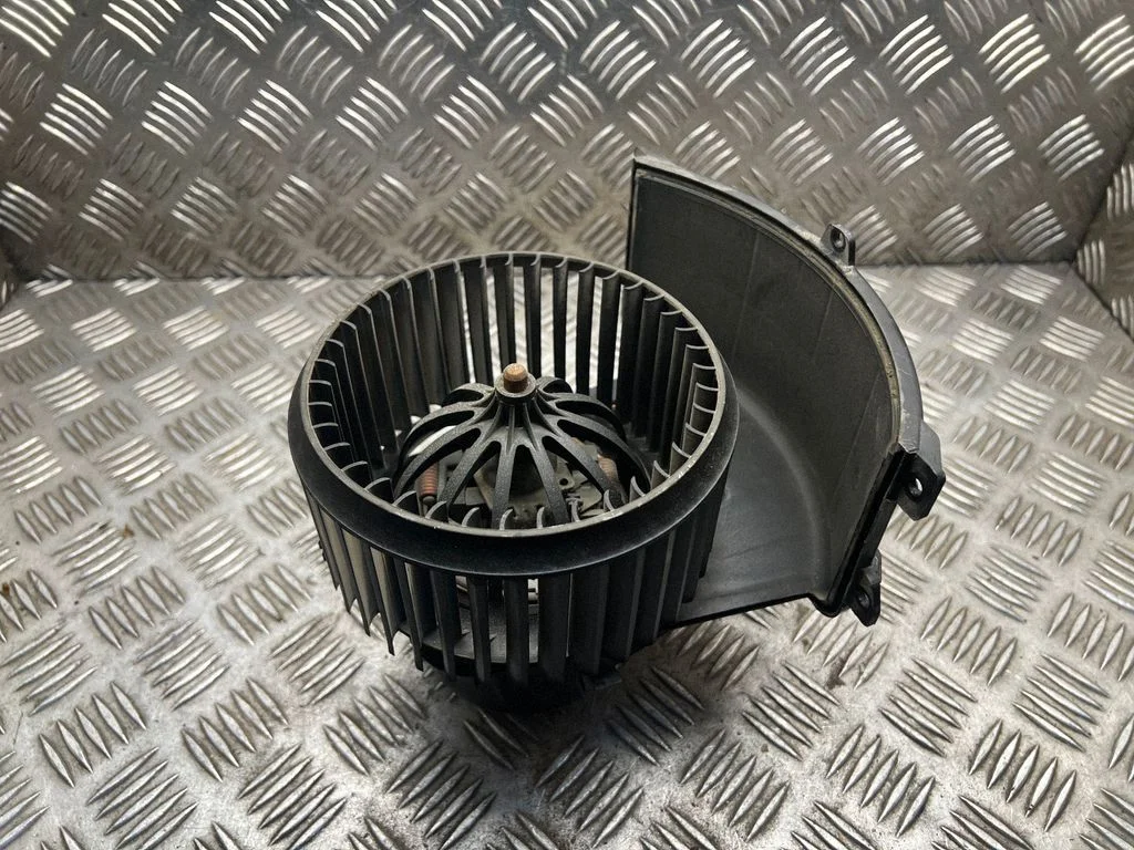 Krāsniņas ventilators/pūtējs 7E1820021