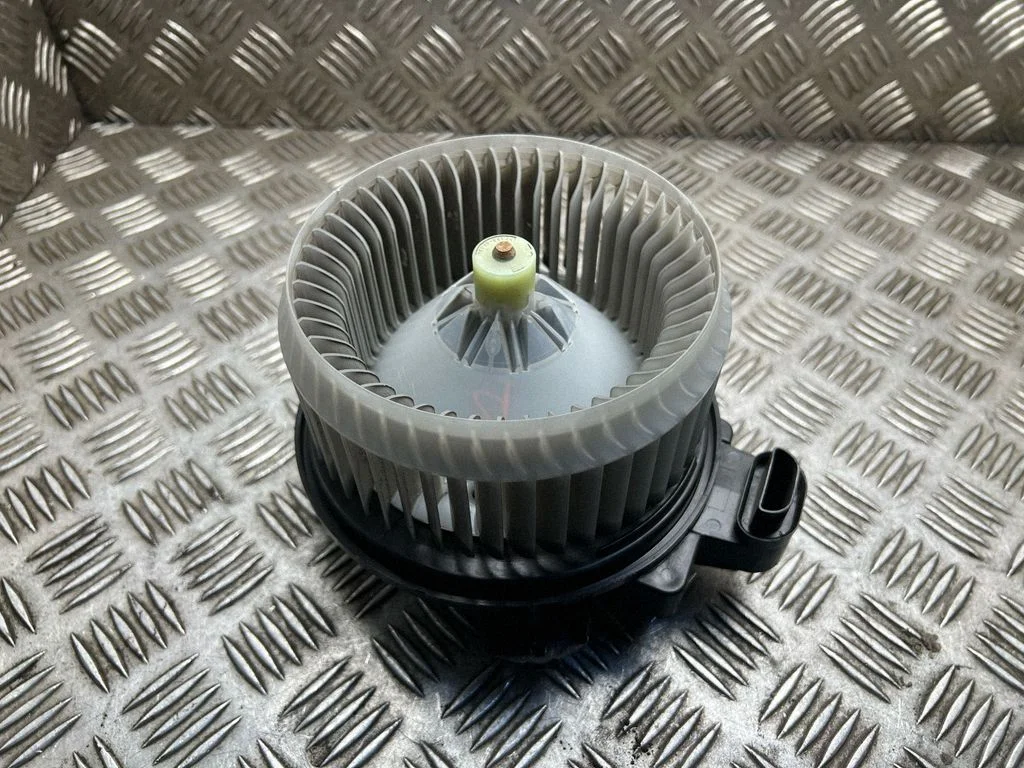 Krāsniņas ventilators/pūtējs AV2727008085