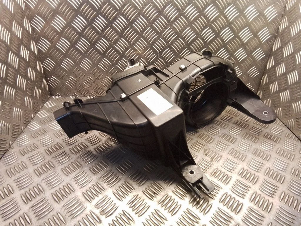 Salongi kütte- ja kliimaploki plastkorpus – Volvo XC90 (2014-)
