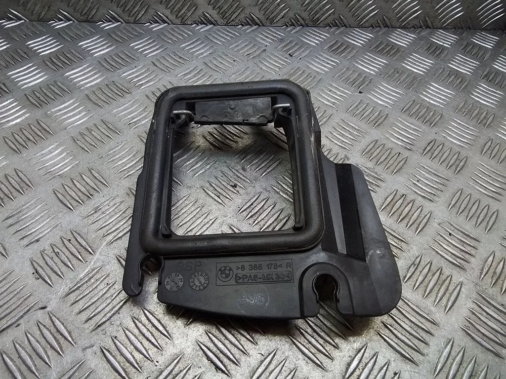 Ramka filtra kabinowego – BMW Seria 7 E65 E66 (2001-2008)