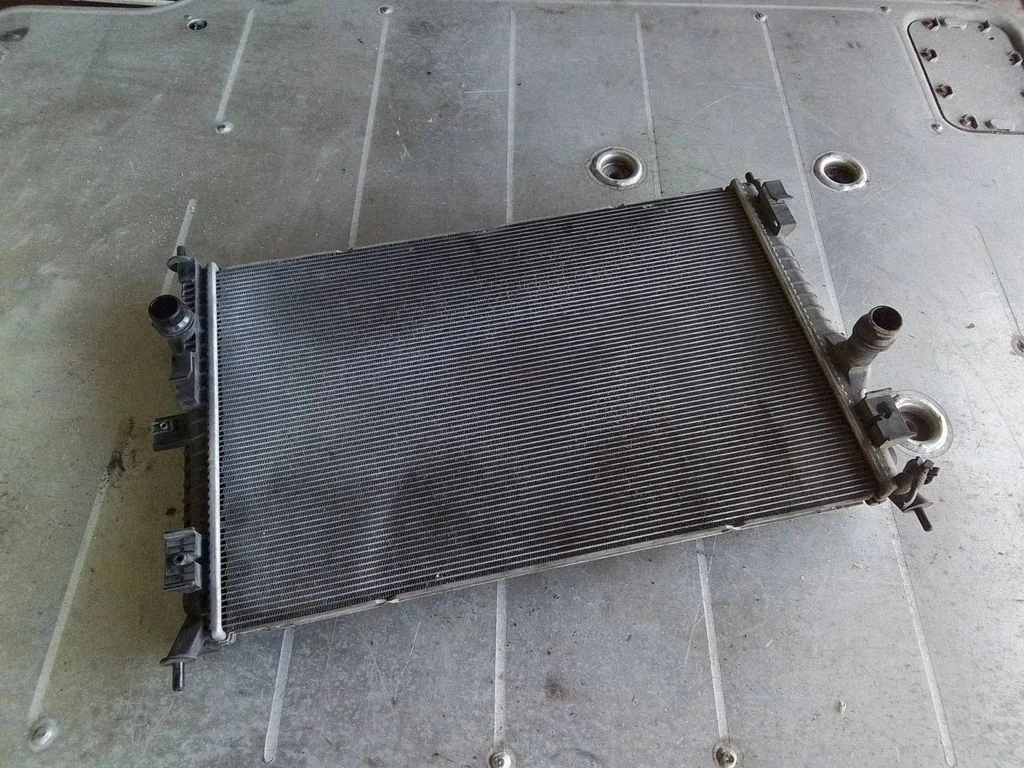 Dzesēšanas šķidruma radiators RM2073